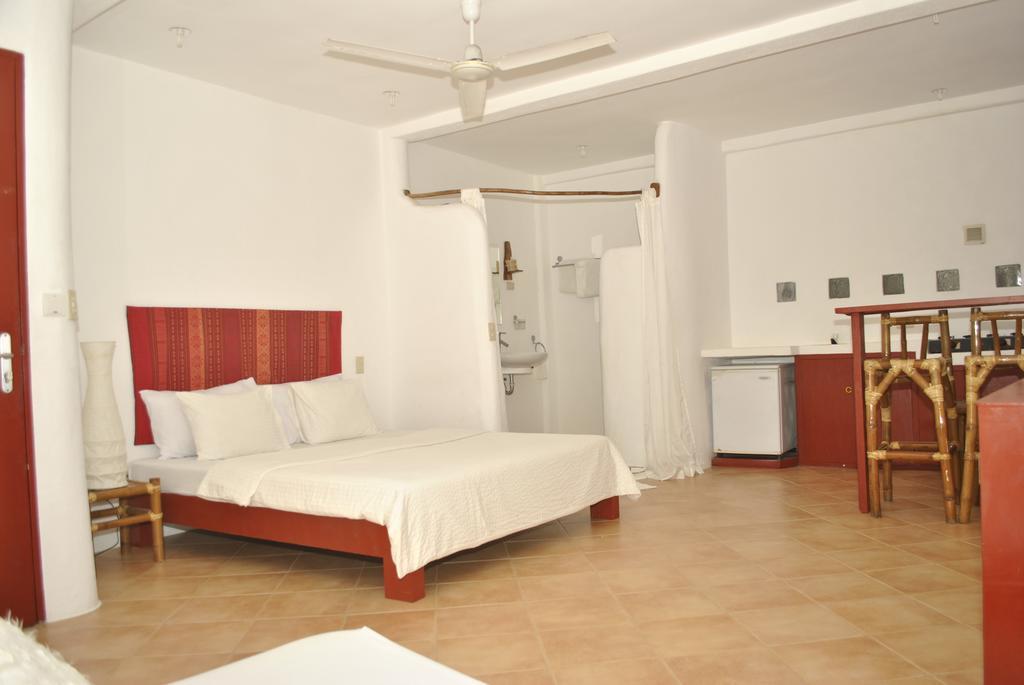 Artista Beach Villa Balabag  الغرفة الصورة