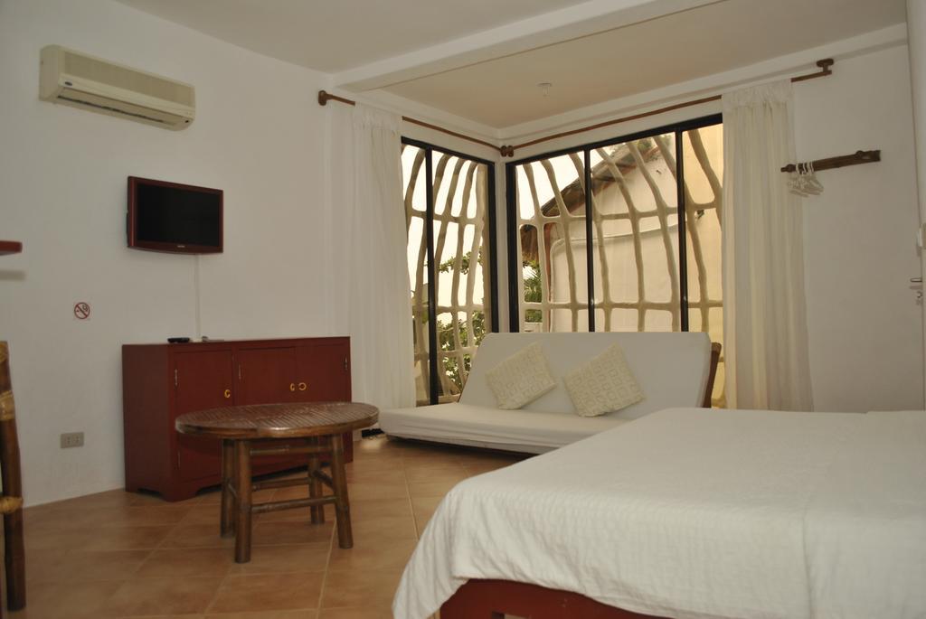 Artista Beach Villa Balabag  الغرفة الصورة