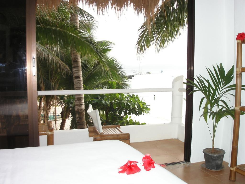 Artista Beach Villa Balabag  الغرفة الصورة