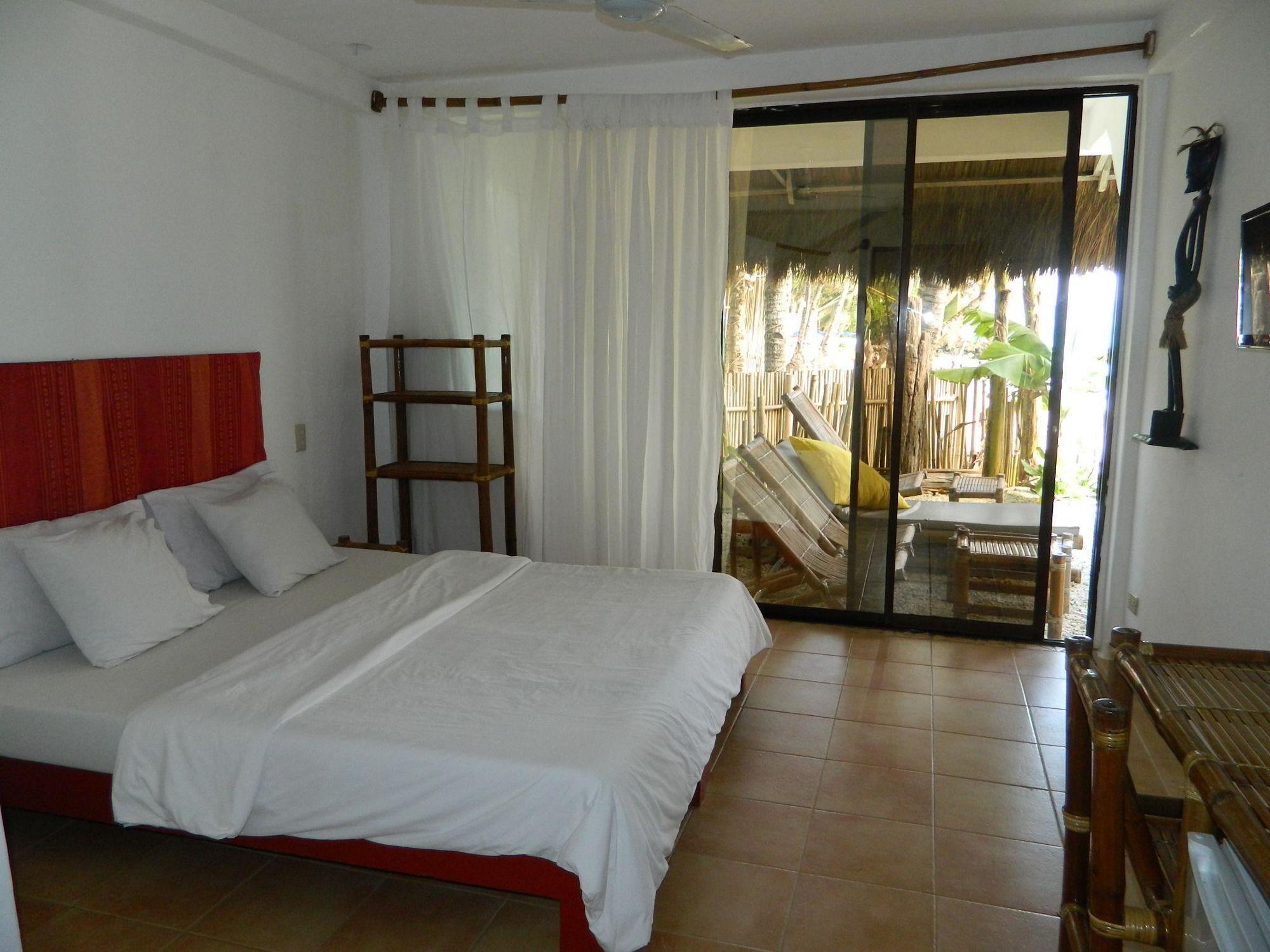 Artista Beach Villa Balabag  المظهر الخارجي الصورة