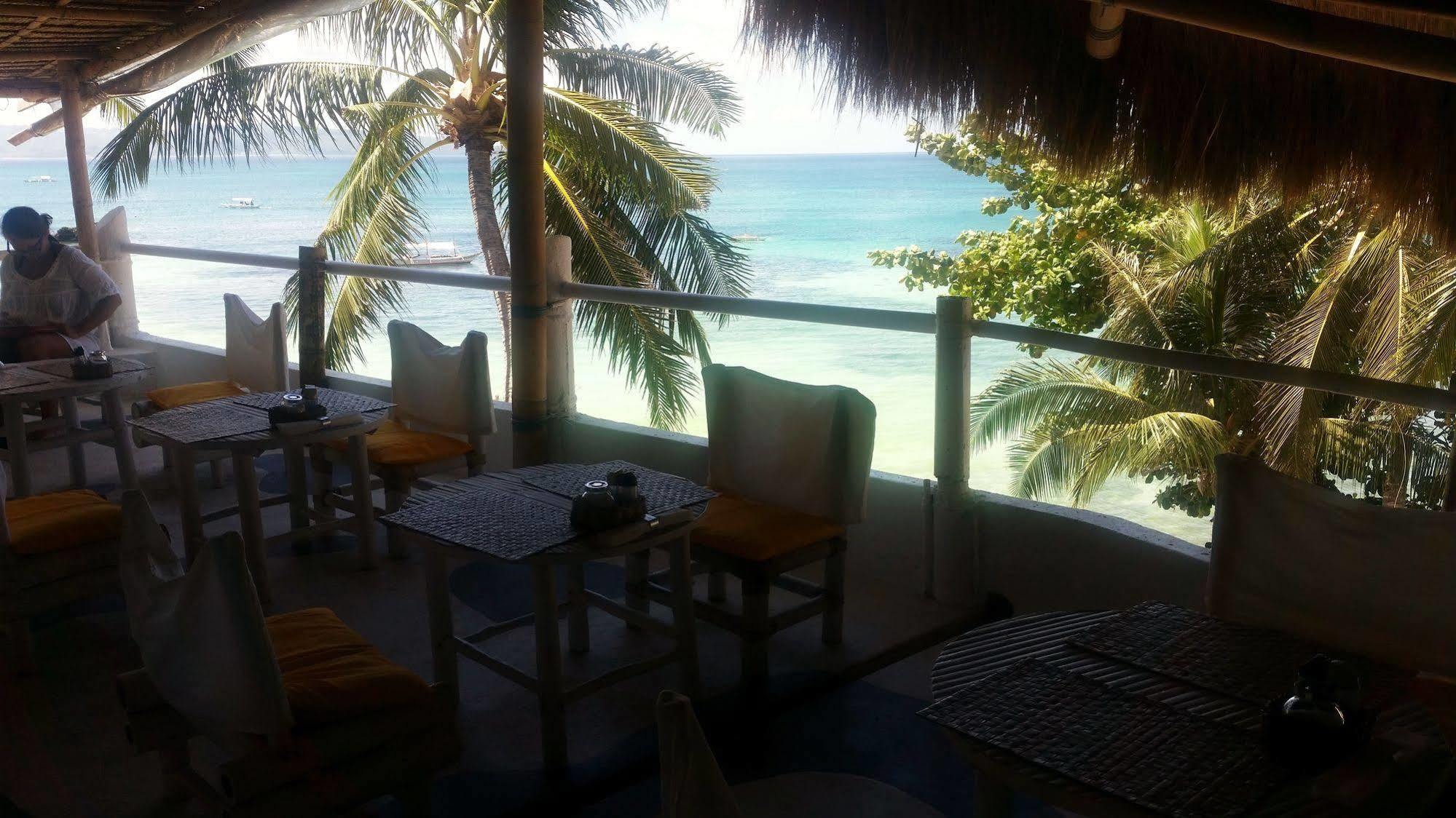 Artista Beach Villa Balabag  المظهر الخارجي الصورة