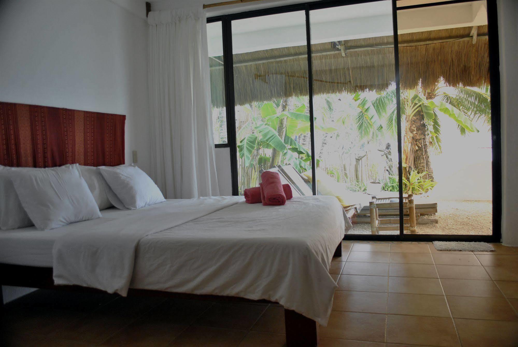Artista Beach Villa Balabag  المظهر الخارجي الصورة